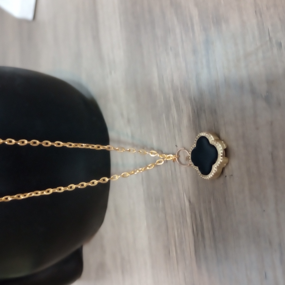 Elegant Gold and Black Pendant Necklace - Picture 11 of 11